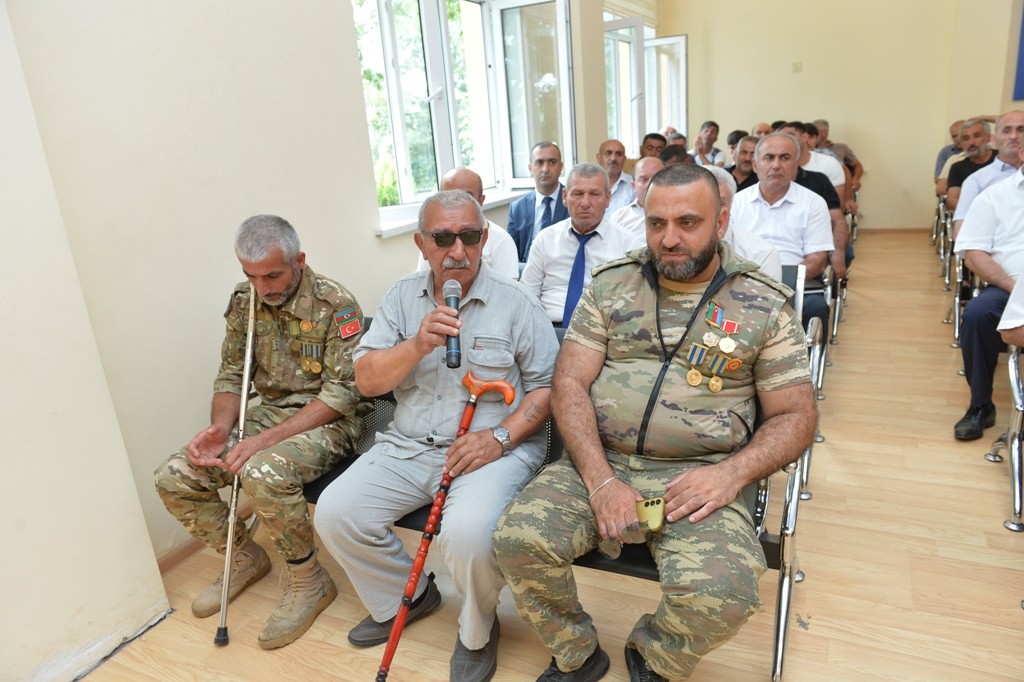 Taleh Qaraşov Viravul kəndinin sakinlərinin problemlərini dinlədi - FOTOLAR